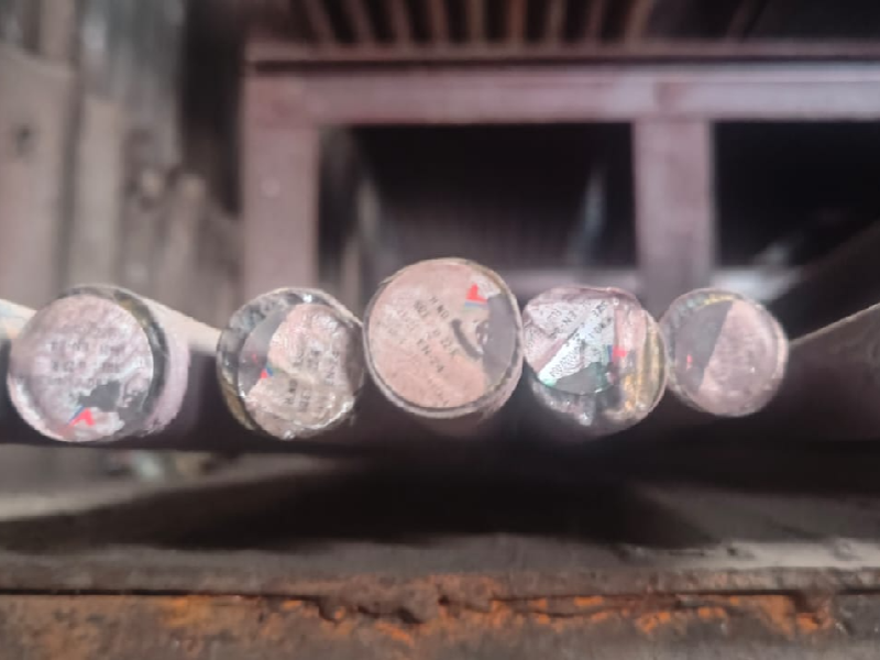 Protective wrapped rods with end caps for export